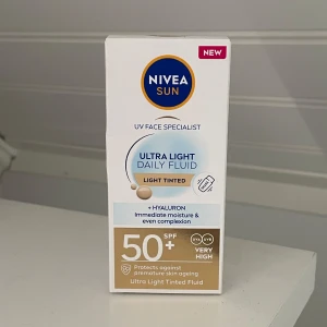Nivea tinted sunscreen spf 50 - Helt ny nivea tinted sunscreen. Nypris 170kr. Dm vid frågor. Pris kan diskuteras