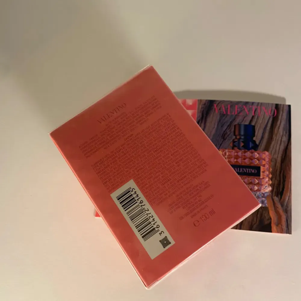 Säljer en lyxig Valentino Donna Born in Roma parfym i en elegant rosa förpackning. Perfekt för dig eller för dina nära kära. Perfume.