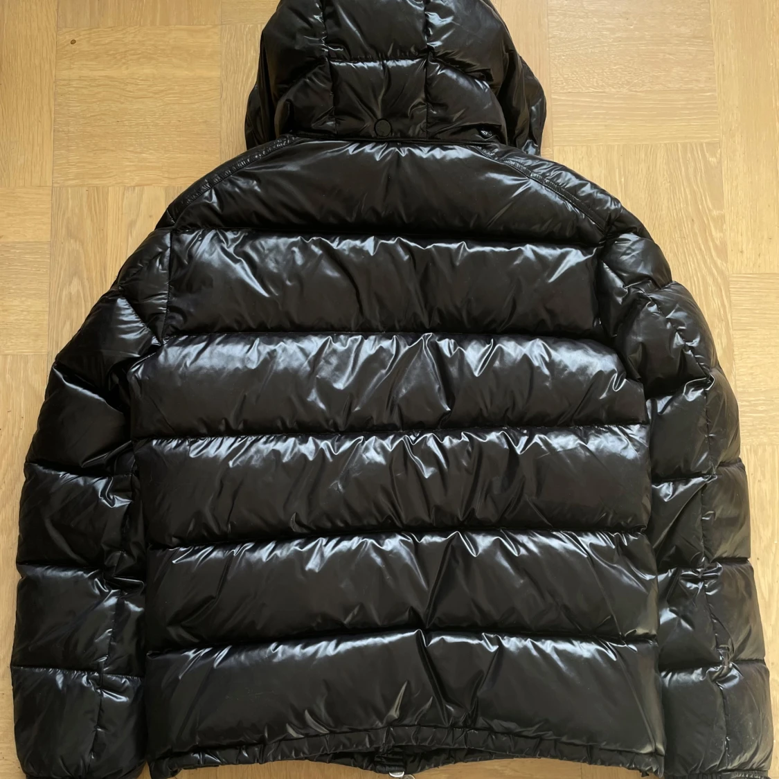 Svart äkta Moncler-dunjacka  - 91