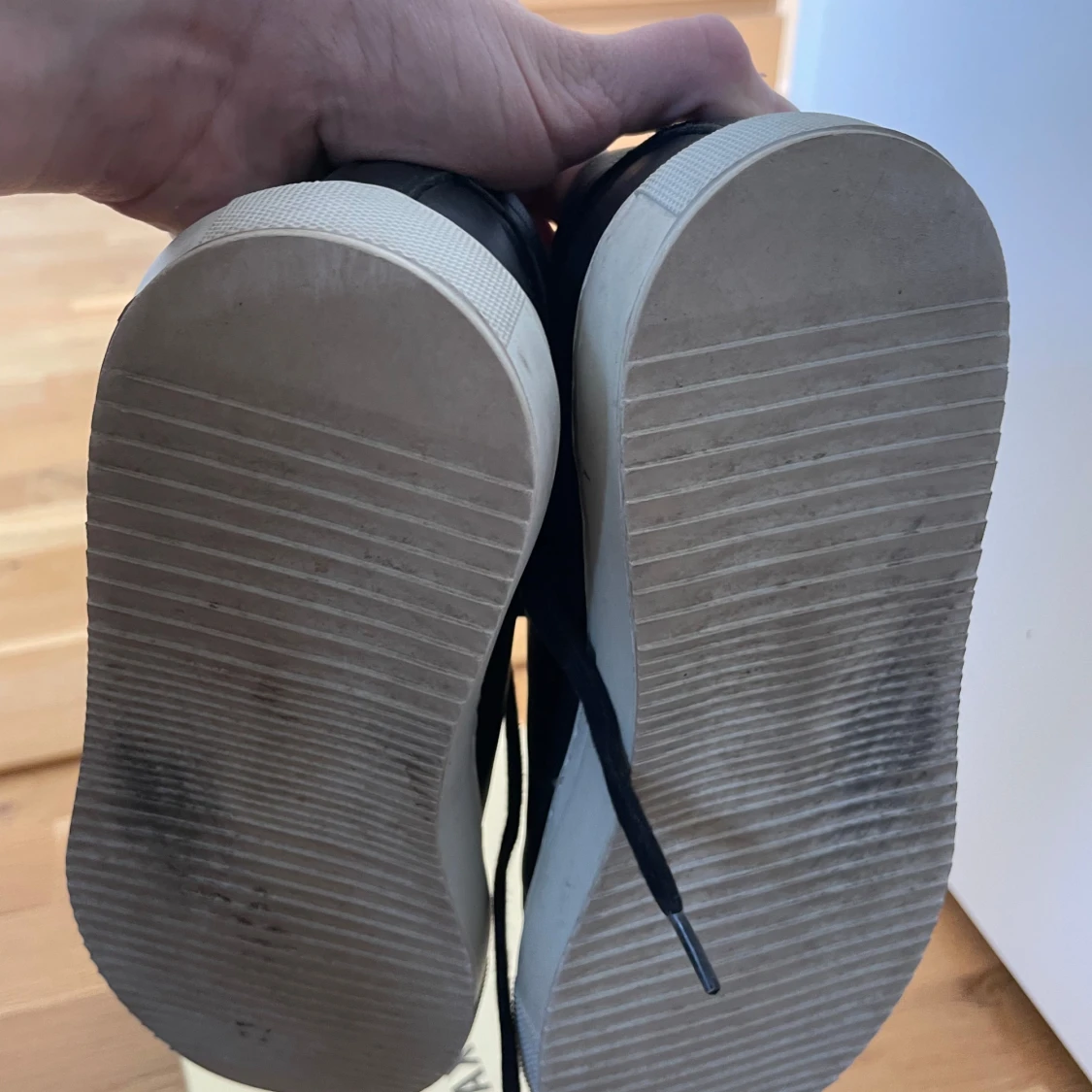 Svarta sneakers från Axel Arigato - 1