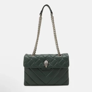 Kurt geiger väska - Så snygg!! Har haft den i 2 år men använda den sparsamt så har inga defekter! Har prislappen kvar!!!💓💓köpt för 3,2💓 å den säljs ej längre å den är i mellan storleken