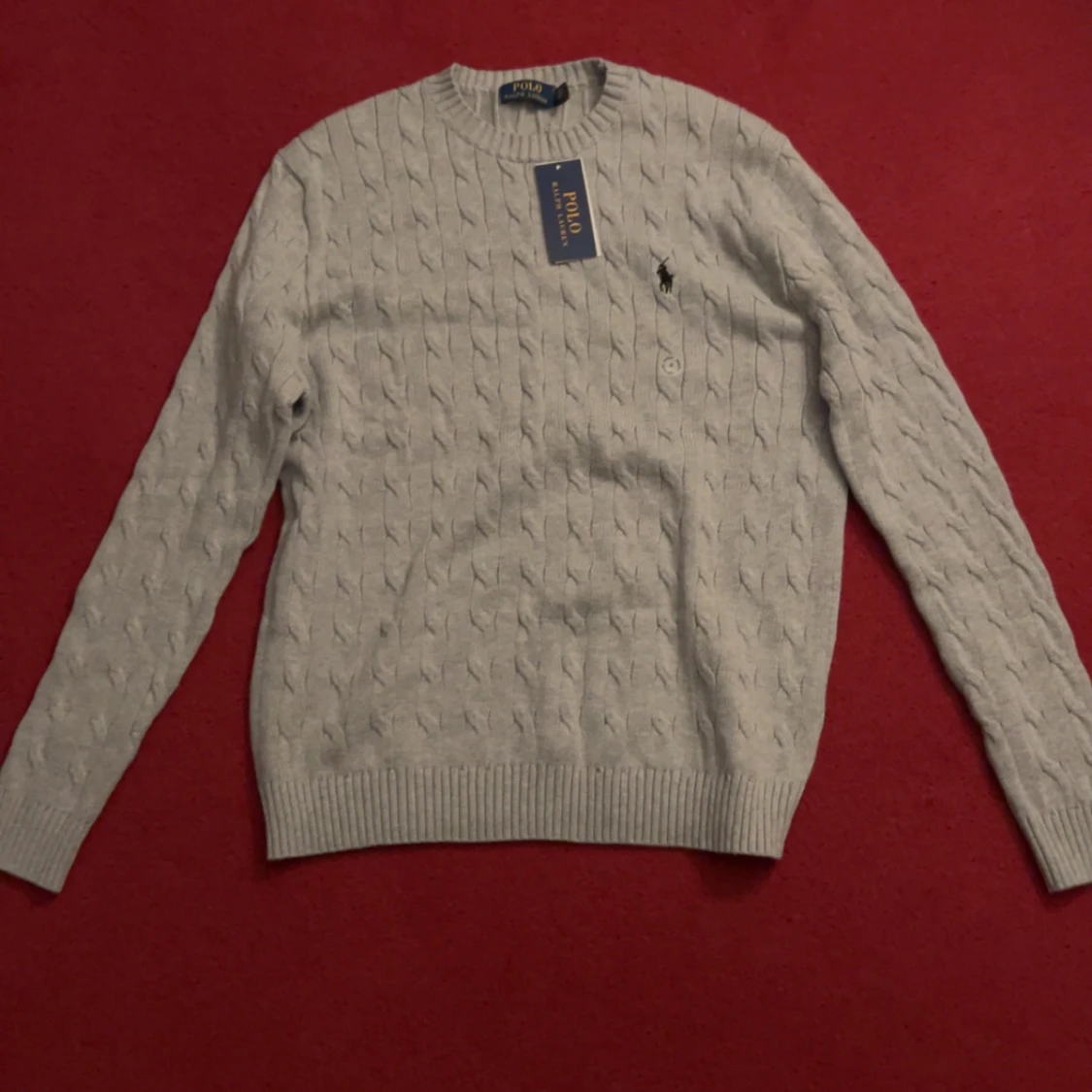 Grå stickad tröja från Polo Ralph Lauren. Crewneck