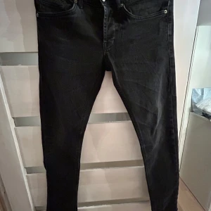 Dondup jeans - Riktigt feta dondup jeans! Köpte dem men dem var för små för mig. Har aldrig används! Skriv om du har några frågor😊