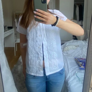 Supersöt blus - Supersöt blus, i mycket bra skick och köpte för 200 i Spanien💕