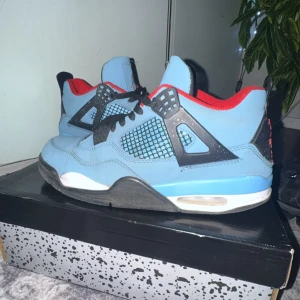 Jordan 4 - Jordan 4 Travis Scott, lite använda box ingår, pris kan diskuteras