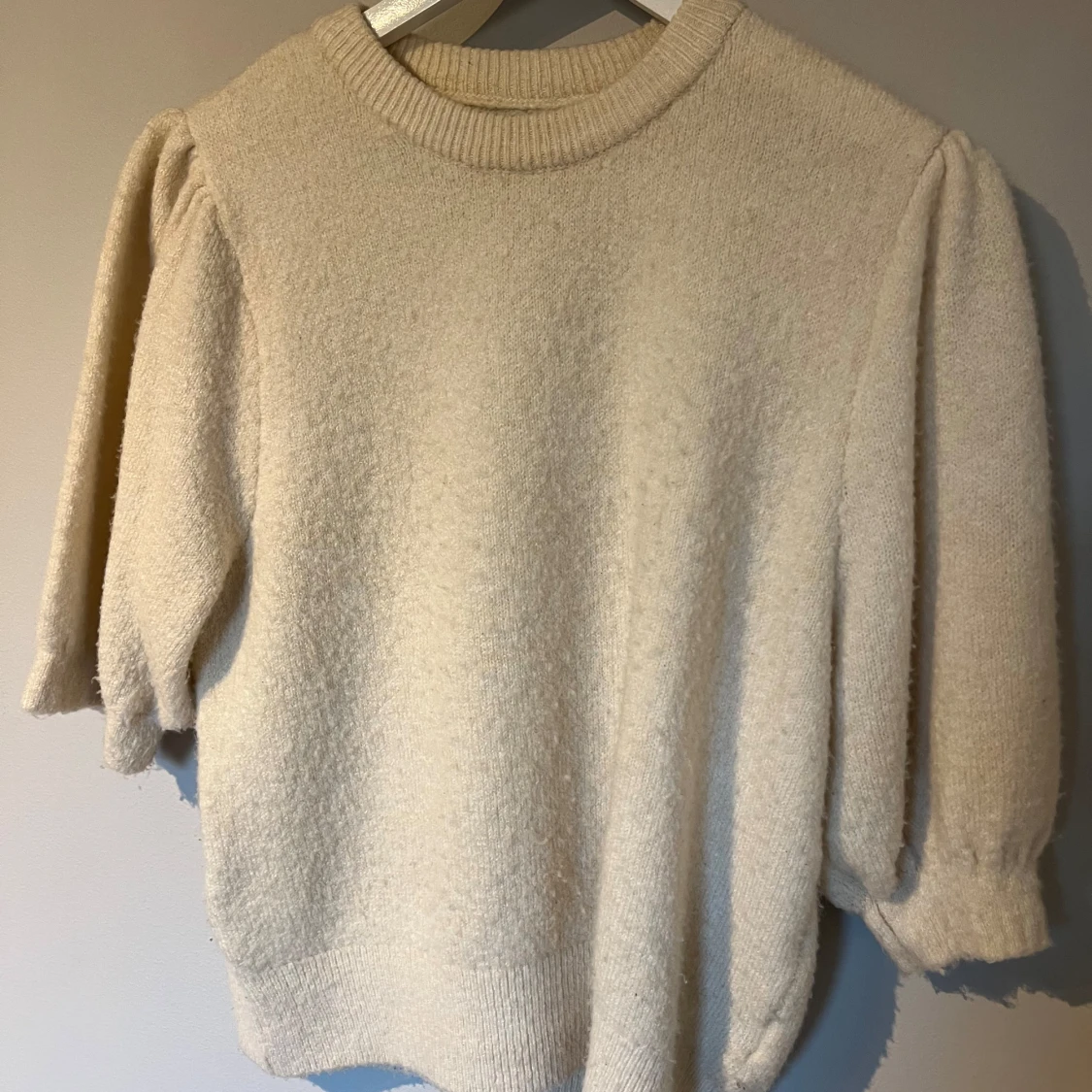 Beige tröja från Gina Tricot
