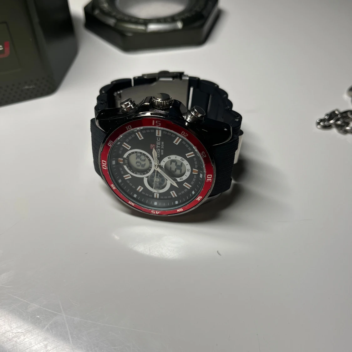 Svart digital klocka från S-Sport - 2