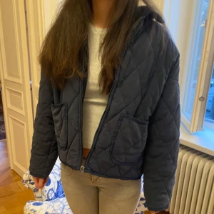 Najs Vårjacka - Snygg blå vårjacka från subdued❣️