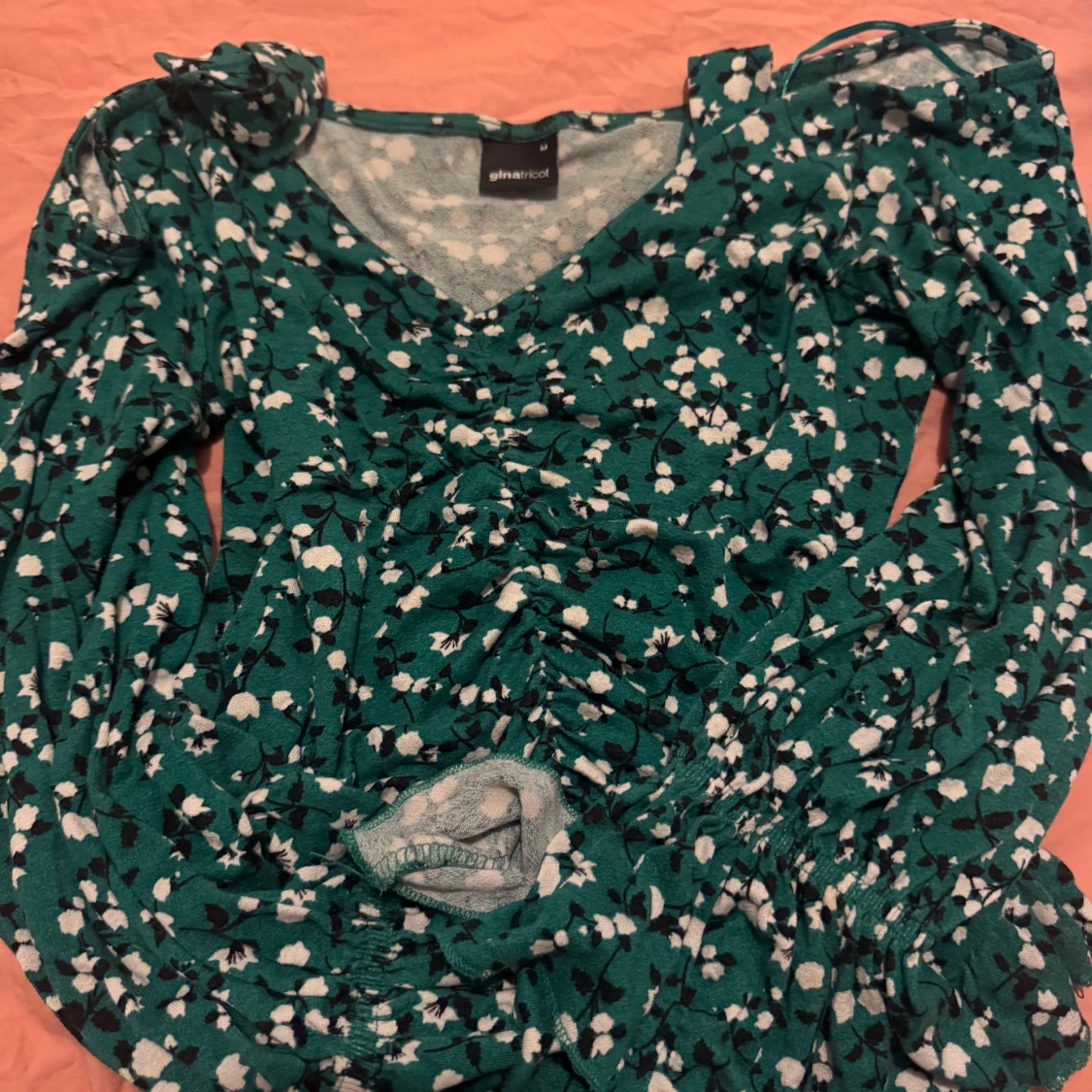 Grön blommig blus från Ginatricot - 1