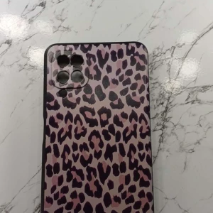 Mobil skal - Ett jätte fint mobil skal. Det är ett skal till en Samsung galaxy A12 