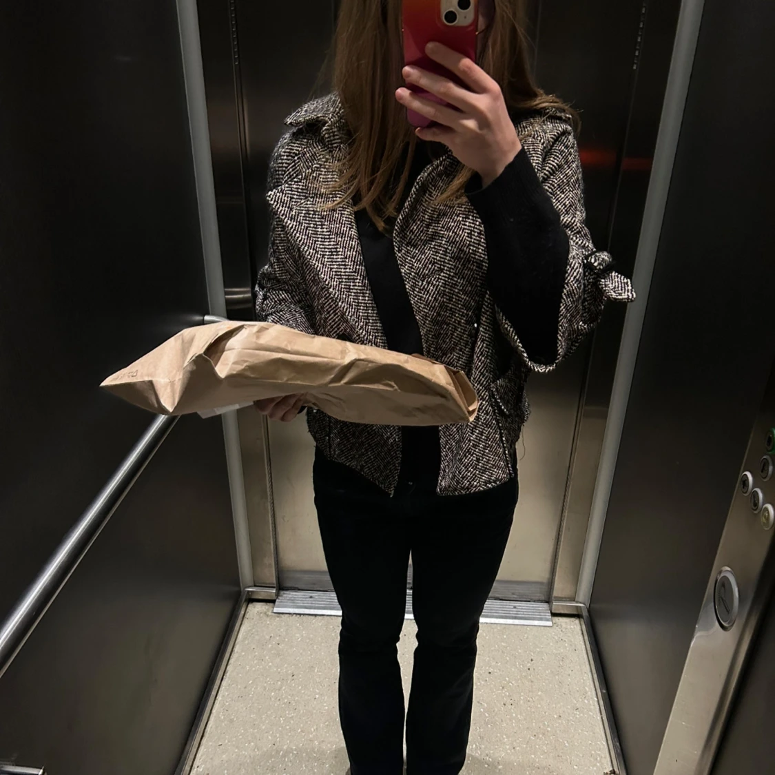 Svartvit kortärmad kappa - 2