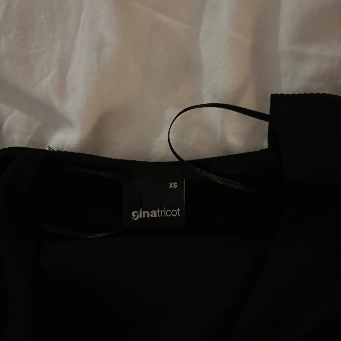 Svart topp från Gina Tricot - 2