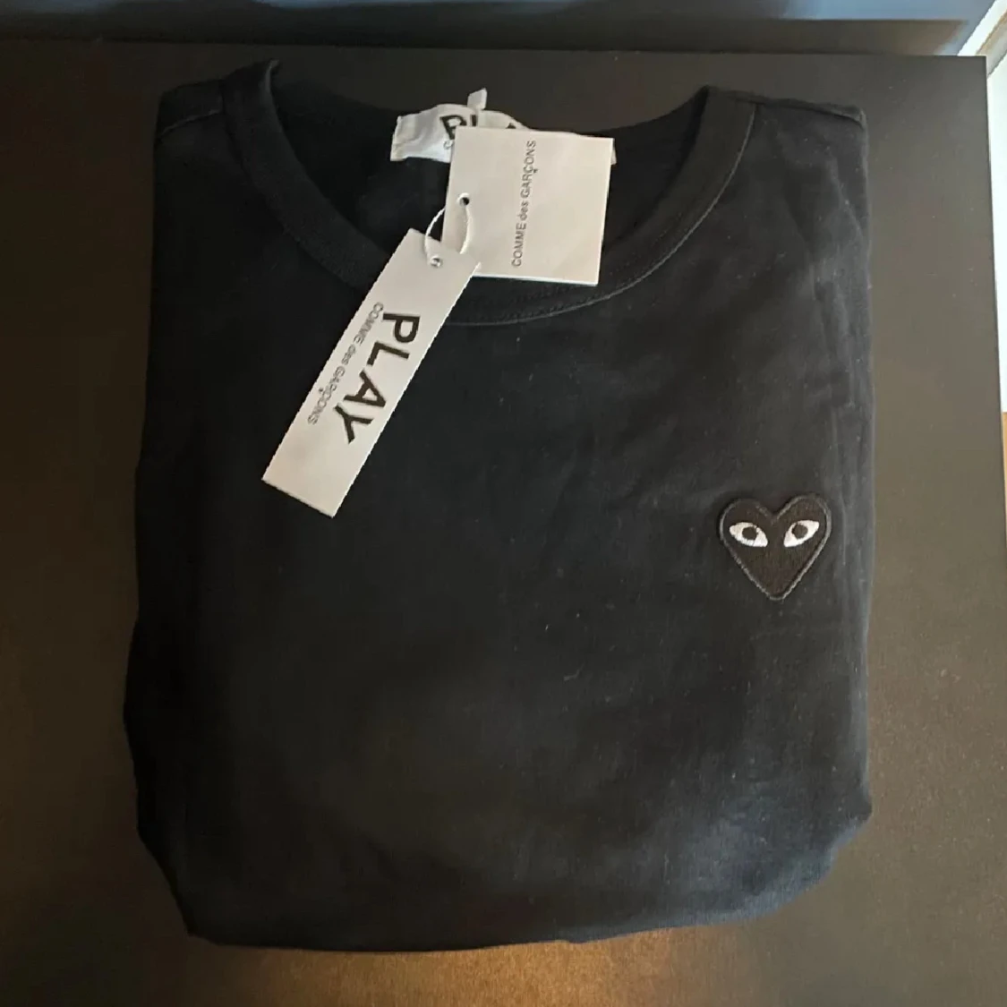 *HELT NY* CDG T-shirt