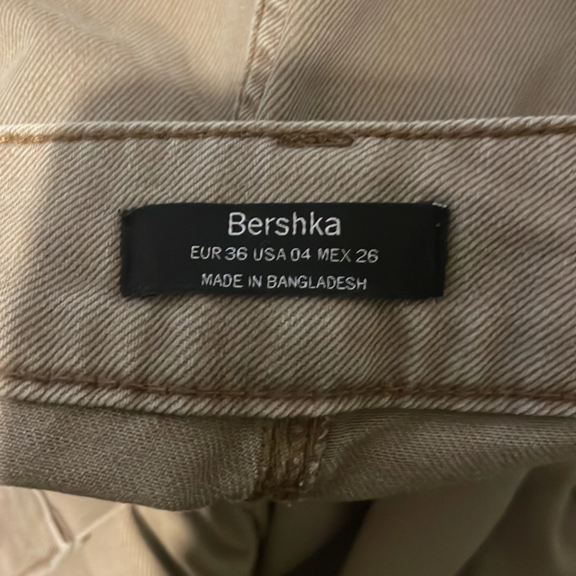 Beige byxor från Bershka - 2