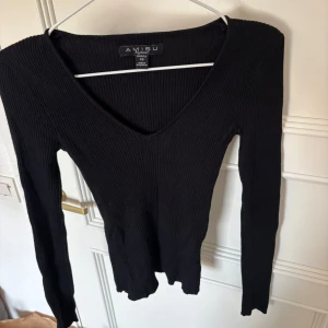 Långärmad tröja  - Långärmad tajt ribbad tröja 