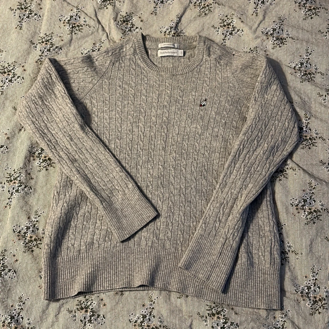 Stickad Peak Perfomance tröja