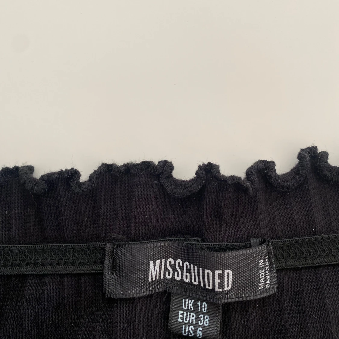 Svart offshoulder bodysuit från Missguided - 1