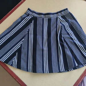 Mini kjol  - Använd men är i bra skick 