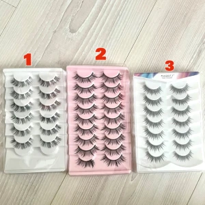 Set med lösögonfransar - Tre olika set med lösögonfransar i varierande stilar. Set 1 har en fin naturlig look, set 2 erbjuder en fylligare anime/spiky och set 3 har en naturlig wispy look. Oanvända. 40 kr per fransar eller alla 3 för 100 kr 💕