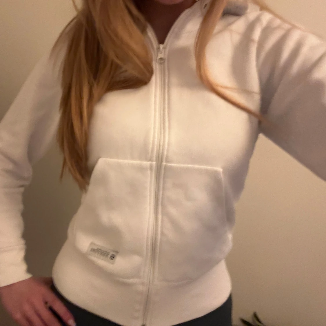 Vit hoodie från Stronger