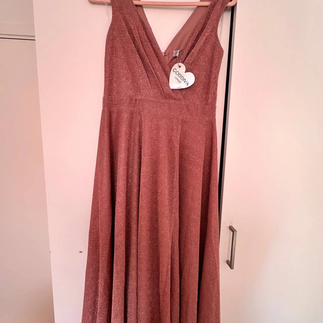 Glittrig rosa långklänning från bubbleroom, helt ny storlek M - 1