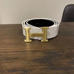 H bälte  - Riktigt fräsch o snygg bälte.                                               Str 44/110 