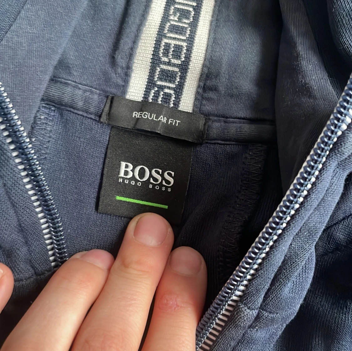 Mörkblå huvtröja från Hugo Boss - 2