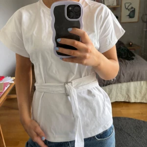 Zara topp - Så fin topp ny till våren, köpte den på Zara i höstas men helt oanvänd med lappen kvar💗