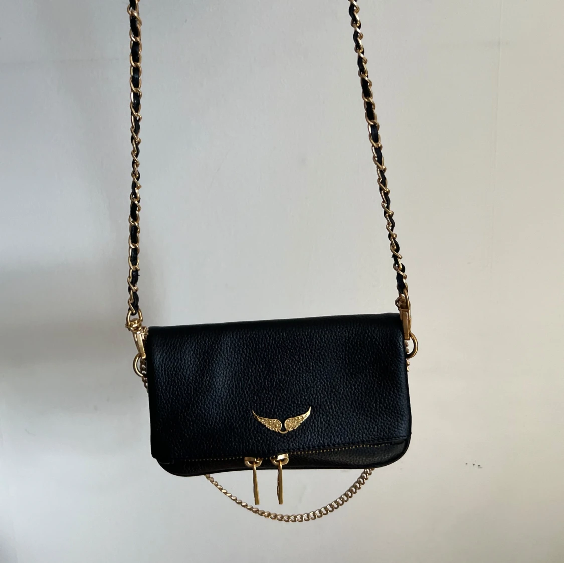 Svart zadig voltaire väska med gulddetaljer  - 1