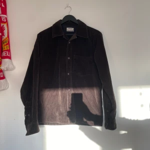overshirt från Acne Studios -  overshirt från Acne Studios. Perfekt skick.  Storlek small. Ställ frågor om ni har (;