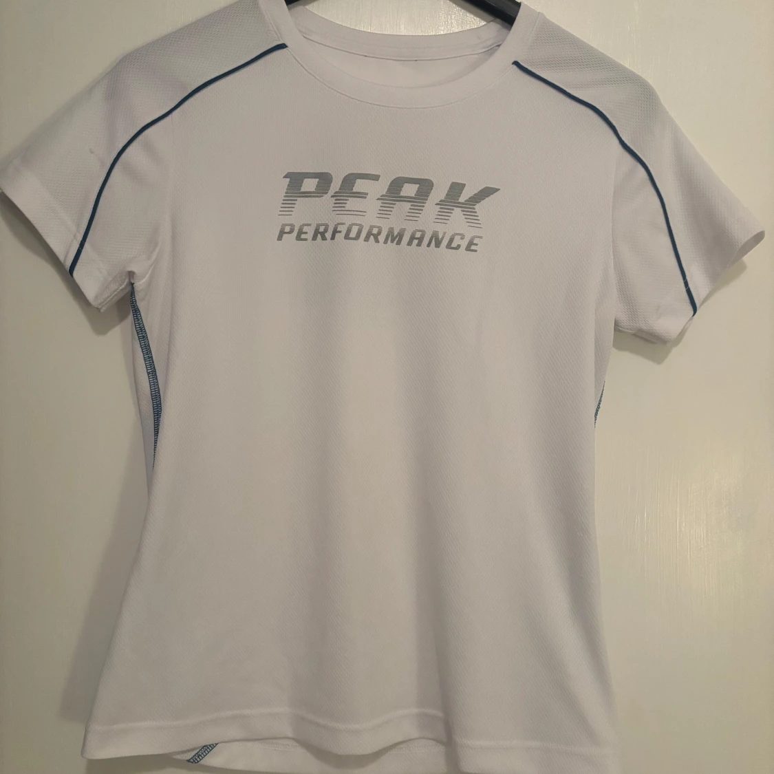 Vit t-shirt från Peak Performance