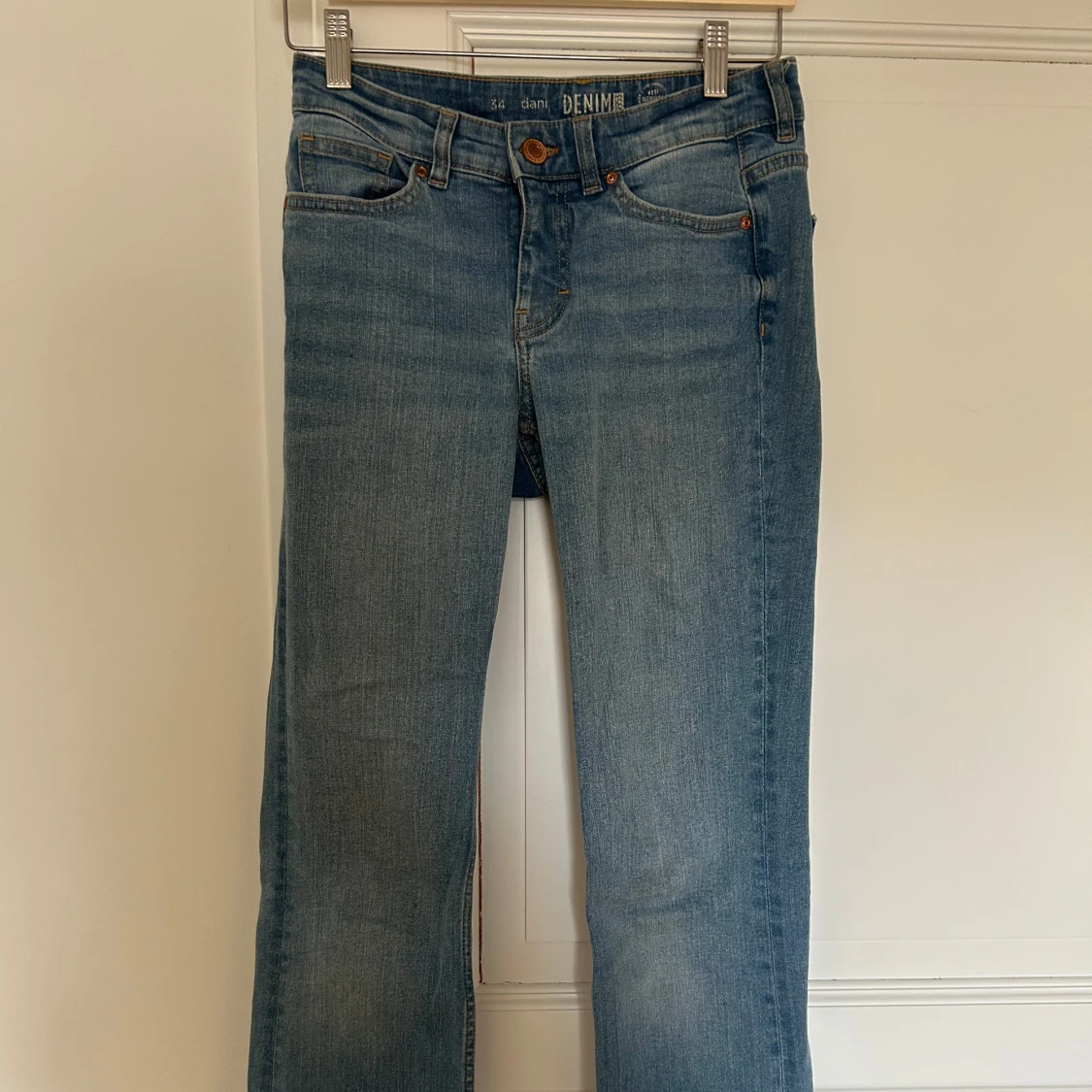 Blå low waist jeans