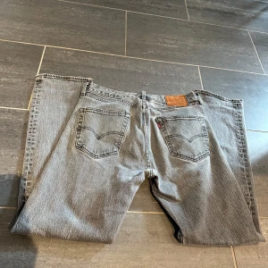 Levis jeans ( Princip nya ) - Lägg ett bud eller köp direkt!!! Levis jeans i princip helt nya, nypris: 1400, bara att skriva till mig ifall du har frågor osv!!!
