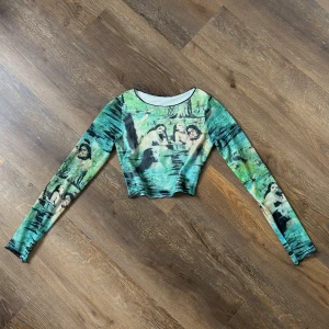 Grön långärmad tröja med mönster - Fint skick, storlek S, saknar märkeslapp 💛