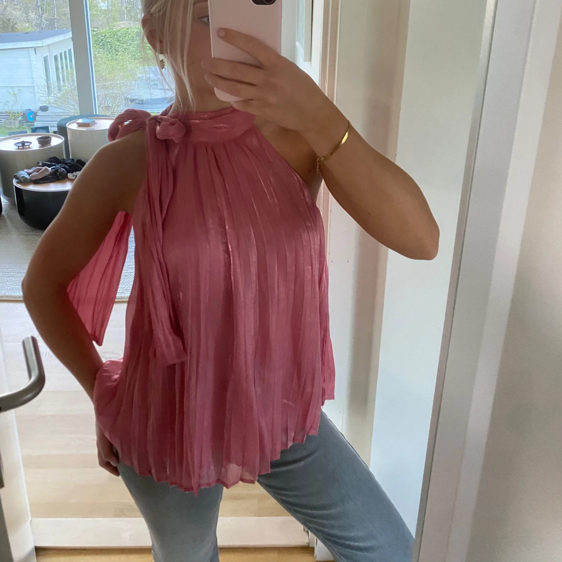 Rosa plisserad halterneck blus med rosett - 4