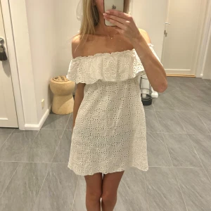 Volang klänning - Så fin volang klänning från Zara, storlek S❤️ helt ny med prislapp (lånad bild)