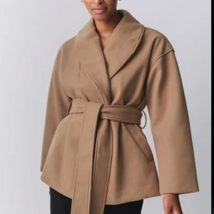 Gina tricot jacka  - Oanvänd jacka från Gina tricot