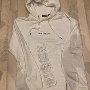 Lindberg hoddie - Lindberg hoddie använd 2-3 gånger, inga defekter alls, nypris 1399kr. Priset kan diskuteras. 