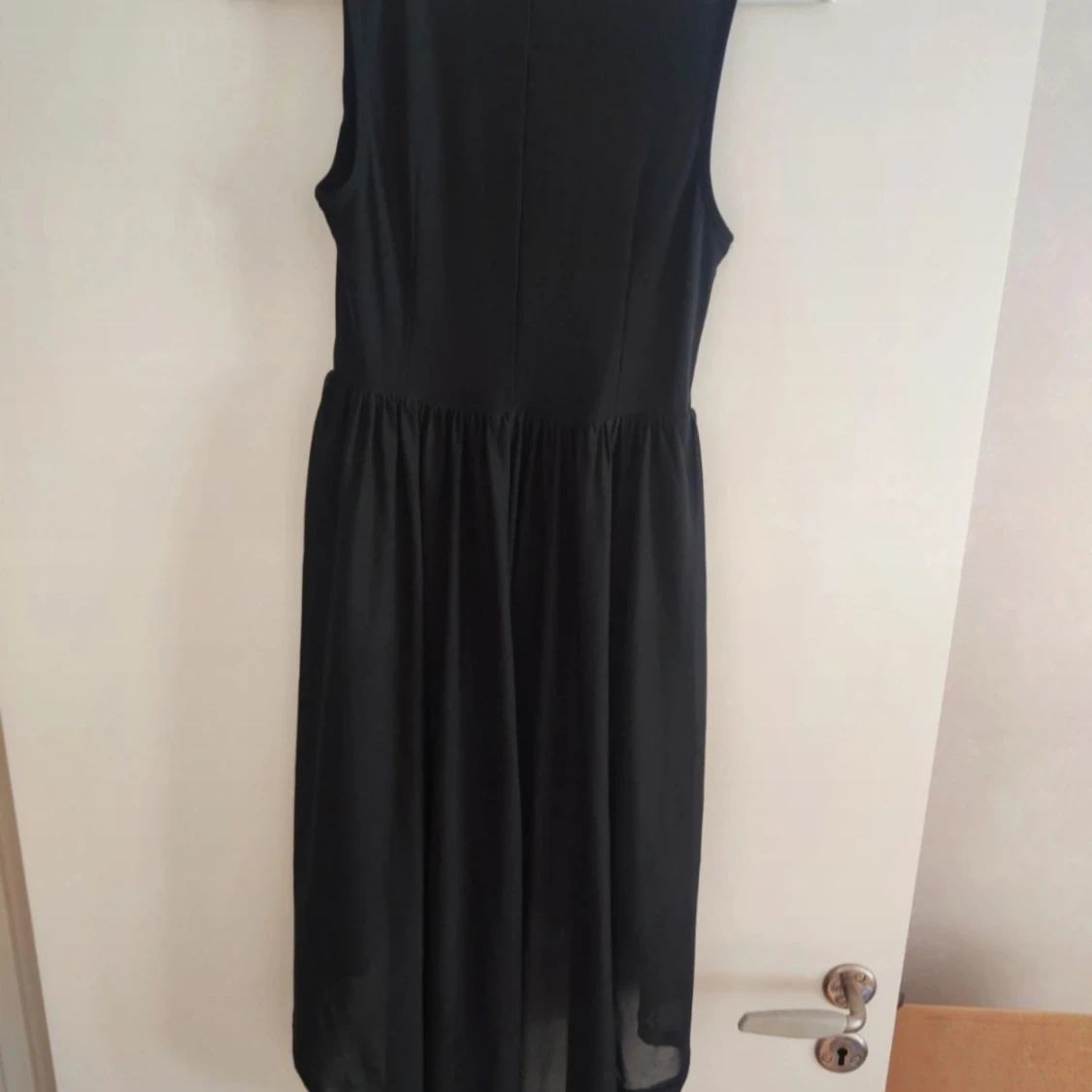 Svart ärmlös långklänning från H&M - 3