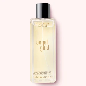 Victoria Secret Angel Gold body mist - Använd få gånger nästintill helt full. Luktar söt men fräsch vanilj. Passar fest men även vardags. Kom priv för frågor och bilder 💓💓