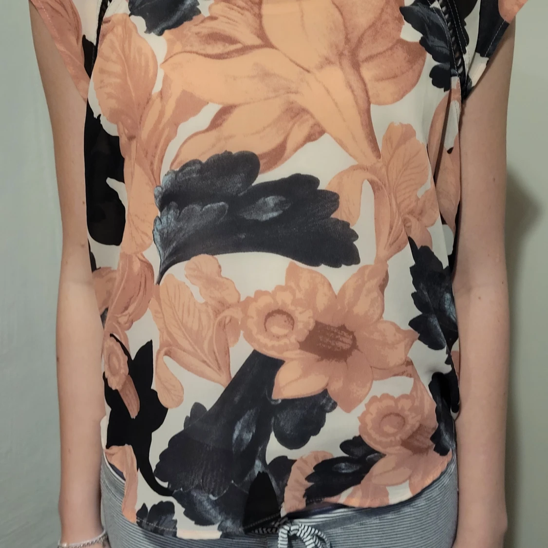 Blommig blus från Crocker Apparel