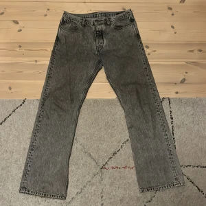 HOPE rush jeans  - HOPE jeans i storlek 32 Använda men i gott skick för en ny användare  