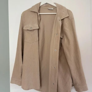 Manchesterjacka  - Storlek S! Men är oversized 