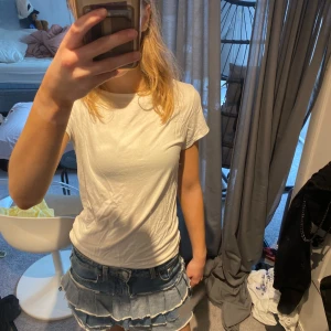 Vit tröja med rosett i bak 🤍 - Super fin tröja från lager 157 med rosett i bak ❤️säljer den då den inte kommer till användning ❤️