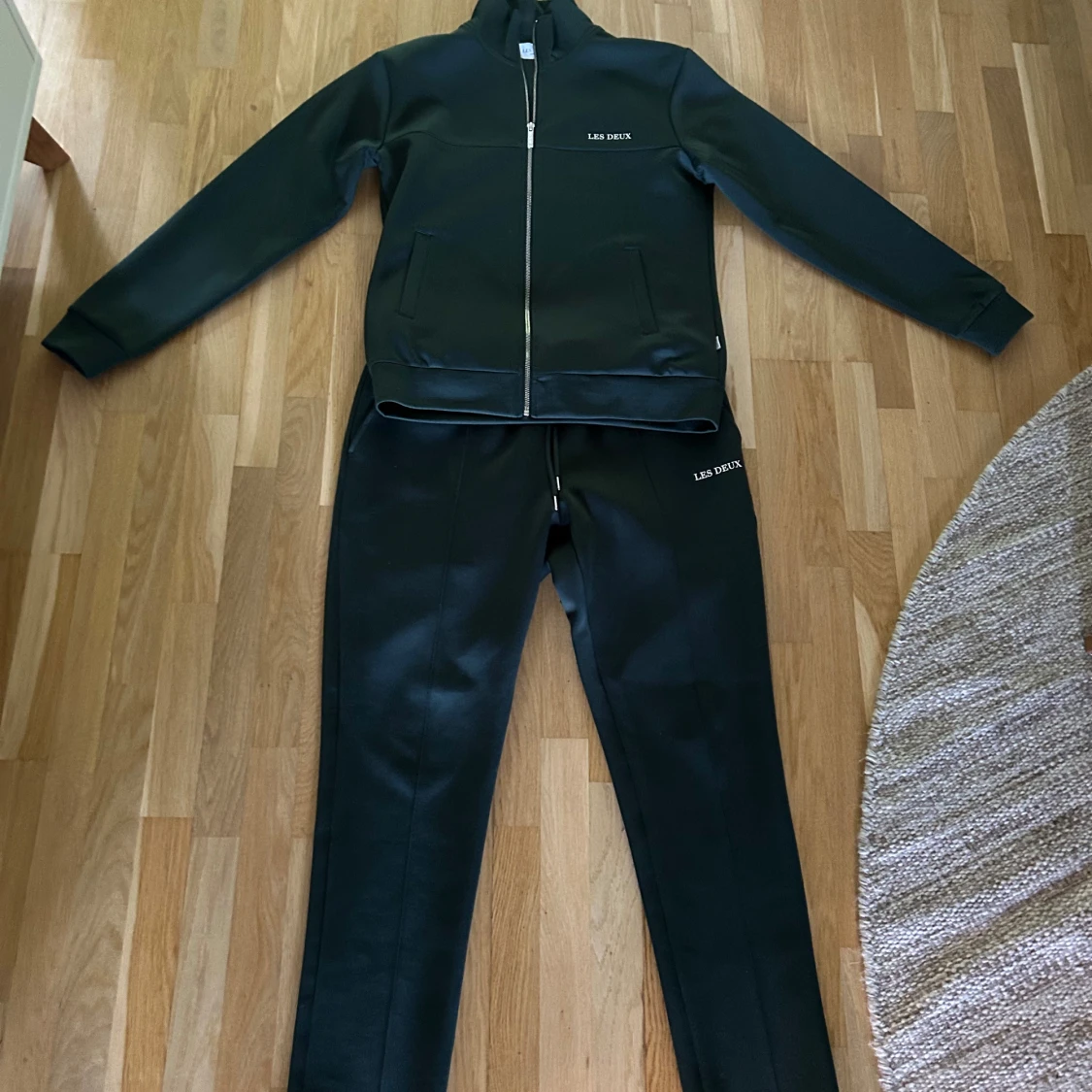 Mörk grönt tracksuit set från Les Deux - 91