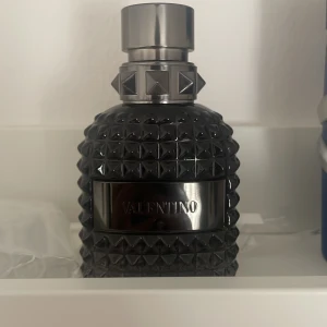 Parfym sampel valentino uomo intense 1,2,3,4,5ml - Säljer parfym sample 1,2,3,4,5ml. Hör av dig så kommer vi överens om ett bra och billigt pris 