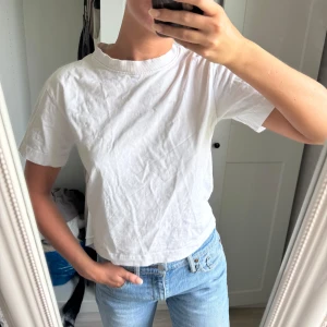 Vit T-shirt  - Väll använd! 