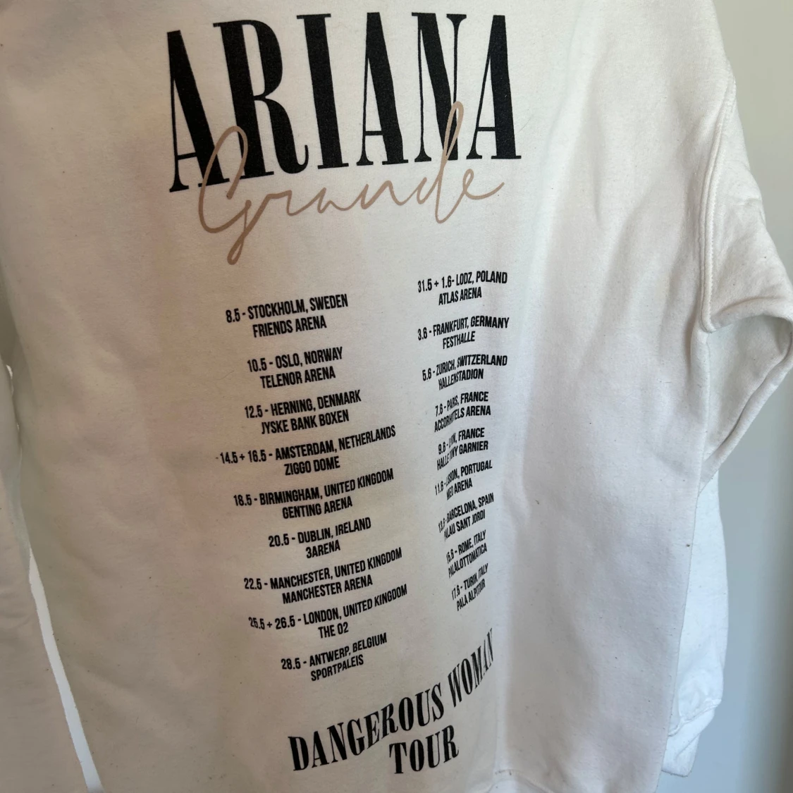 Vit Ariana Grande Dangerous Woman Tour sweatshirt - 1
