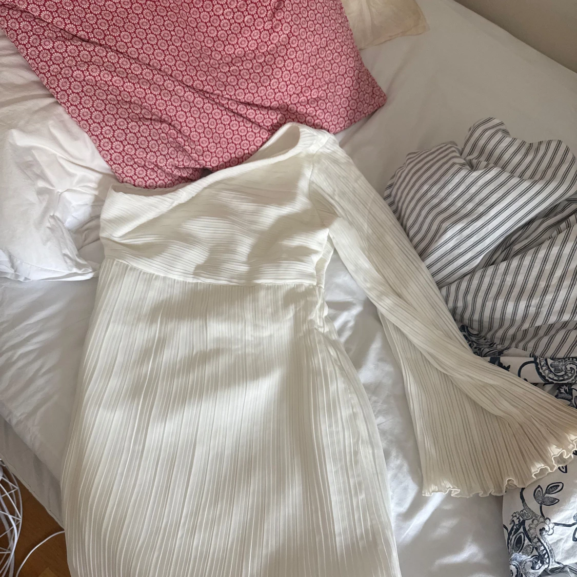 Vit långärmad klänning från Dry Lake - 2