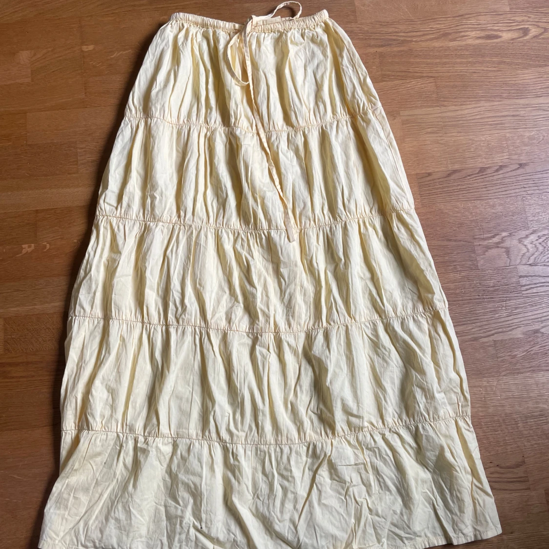 Gul långkjol från Boohoo - 1